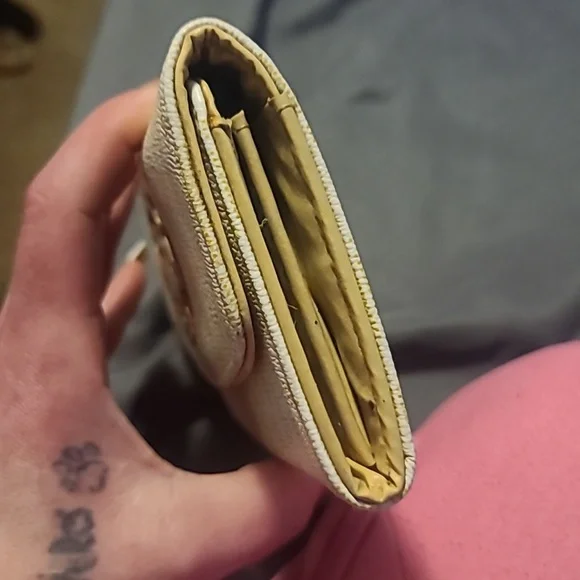 Michael Kors Wallet - Picture 5 of 9